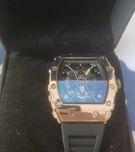 意卡伊手表全新有喜欢的求带走 感兴趣的话点...