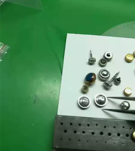 手表配件之把头:原表原装的把头是经过制表大...