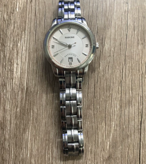 雷诺832020女士手表，原价八百多买的，...