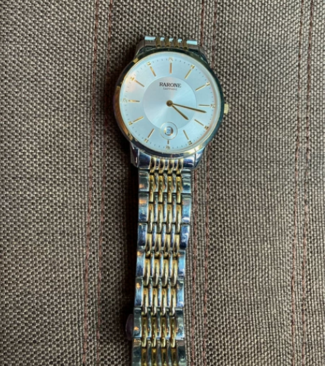 九成新雷诺手表，买回来满打满算戴了有一个月...