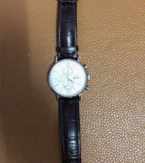 罗宾尼手表一块，现在不走了，也不知道是没有...