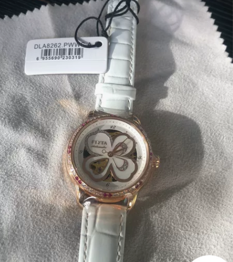 全新 四叶草令赠送原装表带一条 感兴趣的话...