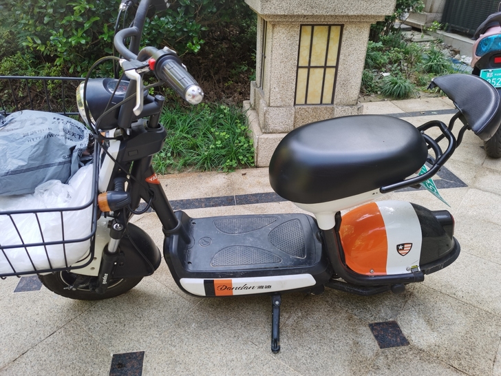 雅迪蛋蛋，这车虽小，但是我骑过最舒适的小车...