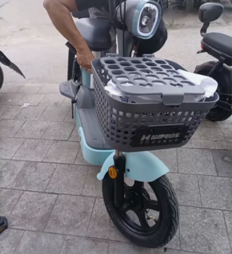 哈啰电瓶车 几乎全新 刚买一个月 换工作不...