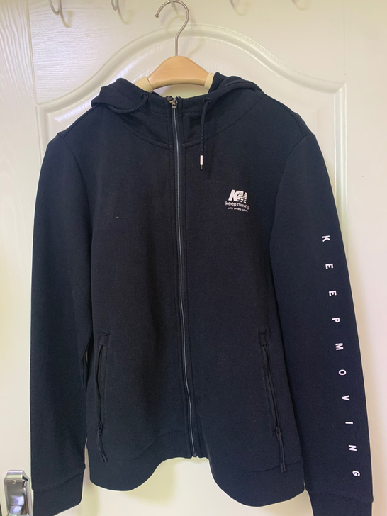 安踏运动上衣,165.125斤内均可,包邮...