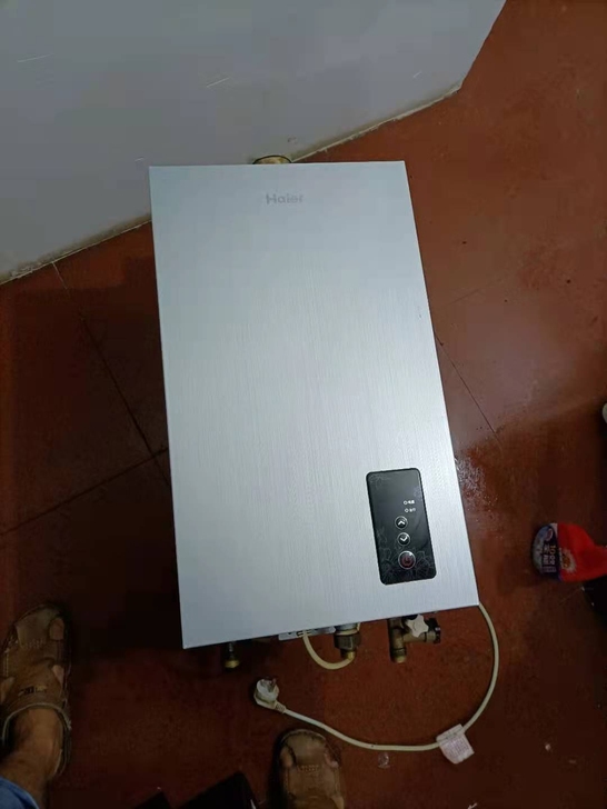 处理海尔热水器一台，8成新，自提