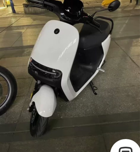 九号E100。9.999层新。 提车一天跑...