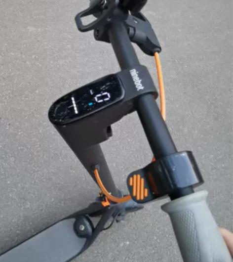 F40 九号电动滑板车可轻松折叠  可放后...