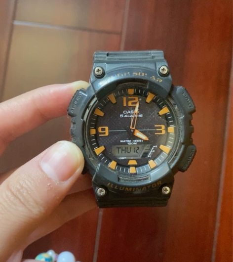 卡西欧电子太阳能手表,不用电池,晒晒太阳就...
