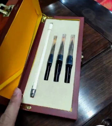 猛犸牙精品毛笔，写字画画的大师们必备。笔杆...