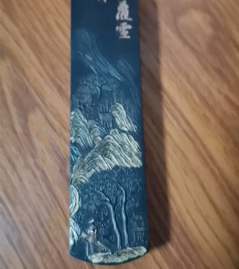 忍痛割爱，自己想珍藏的老墨，颜色乌黑发亮，...