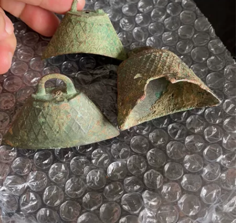 秦汉时期  青铜铃铛 3个 2个相对完整，...