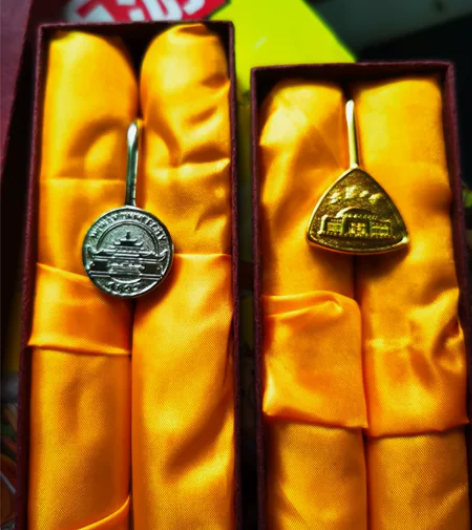 武汉大学书签,多年前买的,闲置,看看有没有...