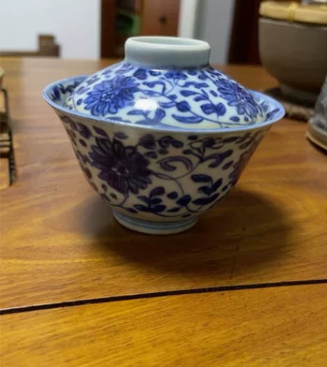 乾隆青花缠枝莲盖碗，胎质细腻，口径11厘米...