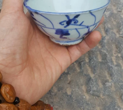 清代中晚期灵芝茶碗，完整漂亮！ 感兴趣的话...