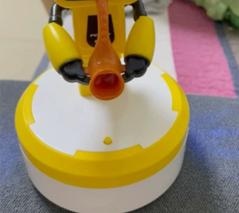 会唱歌的机器人,脑袋会点头,有灯光,9成新...