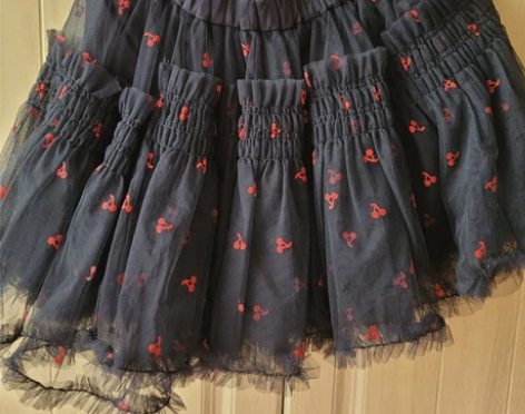 拉飞姆蓬蓬裙穿过两次，专柜入手正品，低价转...