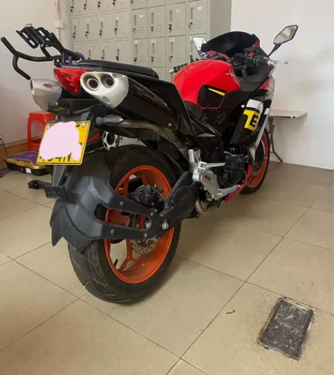 摩托车鹏城牌250 cc，有牌有证，几乎全...