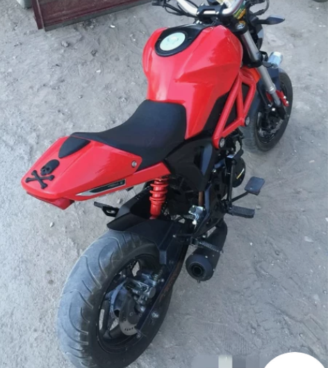 正品银钢小怪兽125cc，里程1w公里左右...