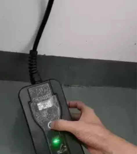 家用电动汽车充电器新能源汽车充电线控制盒可...