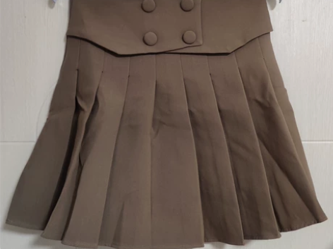 全新 短裙青你裙 短裙 学生裙 颜色：卡其...
