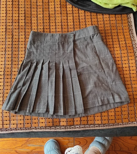HM百褶裙，学生裙，学院风，小码，不过扣子...