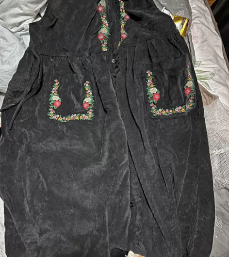 灯芯绒刺绣民族风背带裙 买回来穿过一次 均...