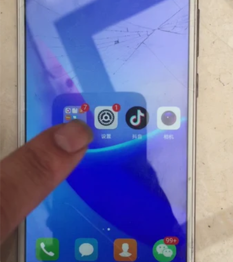 华为畅享8e，3+32，全网通高配，屏幕5...