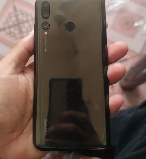 华为畅享9s外爆出线，所有功能正常，4+1...