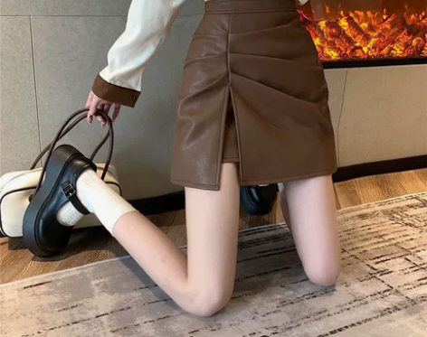 开叉褶皱PU小皮裙女显瘦半身裙高腰防走光遮...