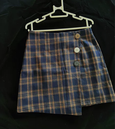 实体店购买的秋A字裙,半身裙有厚度,看图质...