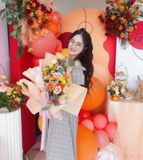 soloki复古温柔气质格纹 露肩荷叶边收...