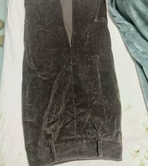 深咖色 s码 灯草绒一步裙长裙 感兴趣的话...