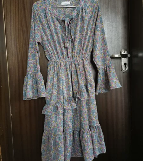 法式荷叶边碎花连衣裙女秋季收腰蝴蝶结系带打...