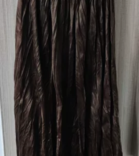 丝绒百褶裙，全新，L码，喜欢的直接入。 感...