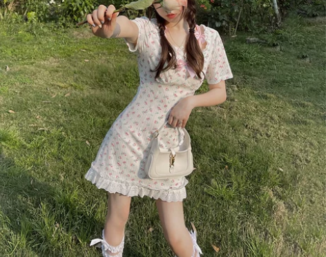 三蚊鱼收腰连衣裙女2021新款夏季法式初恋...