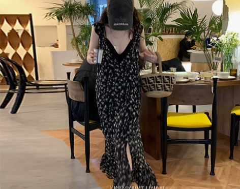 温柔风辣妹性感惊艳茶歇法式吊带背心碎花开叉...