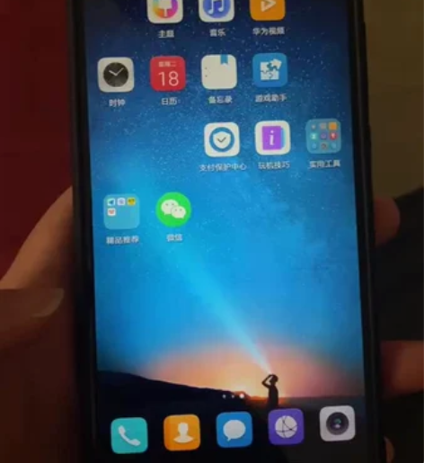 华为麦芒6，才换过电池。支持NFC。功能一...