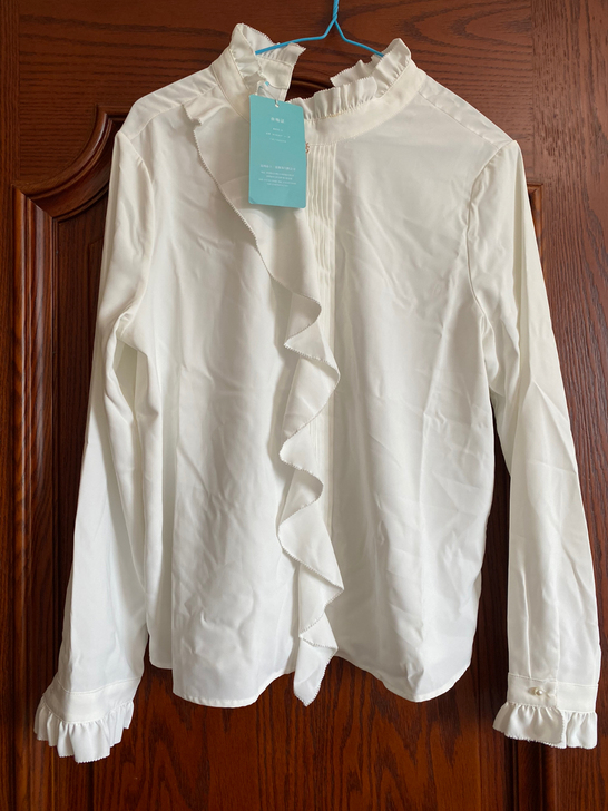雪纺衫。白色，全新。L号。