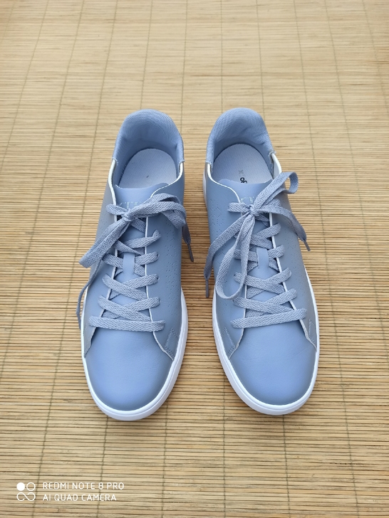 44码特步运动鞋