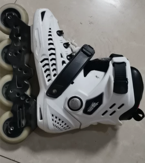 博锐滑冰鞋。37码。买回来只用了一次。 感...