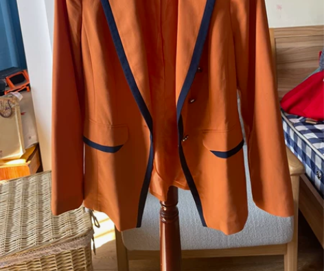 品牌IVENI 依维伲衣服外套，尺码M，这...