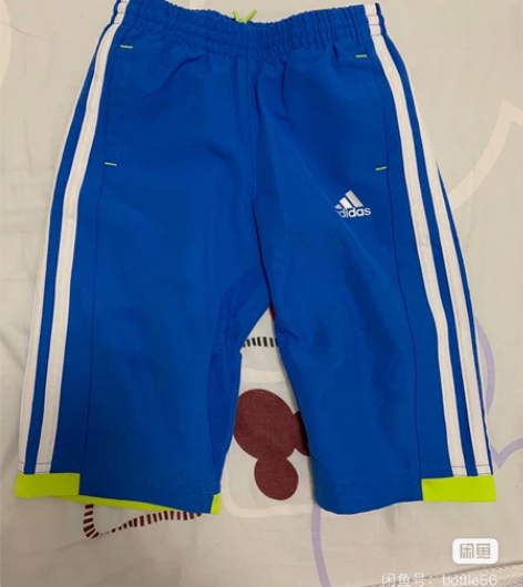 Adidas 男小童运动短裤104码 九新...