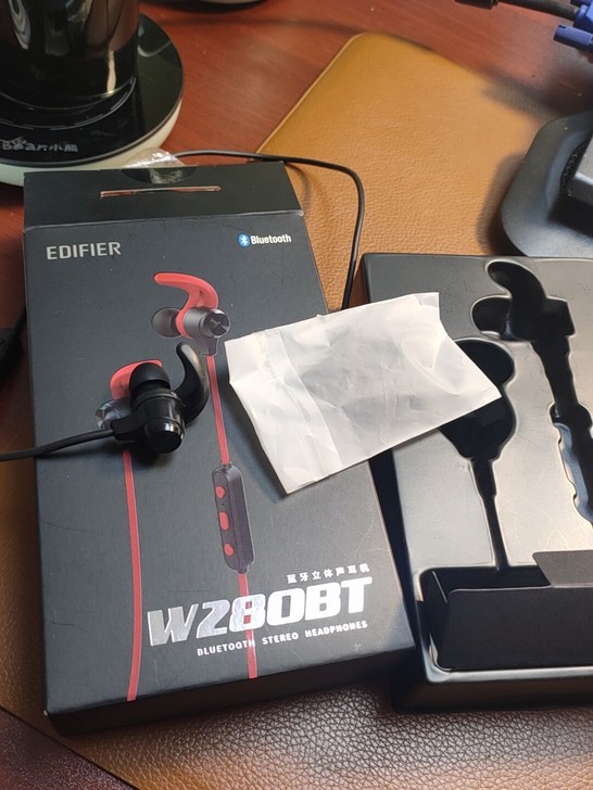 爱国者W280BT立体声蓝牙耳机,长的一边...