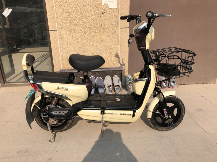 五星钻豹电动车，48伏12安电池，看上滴滴...