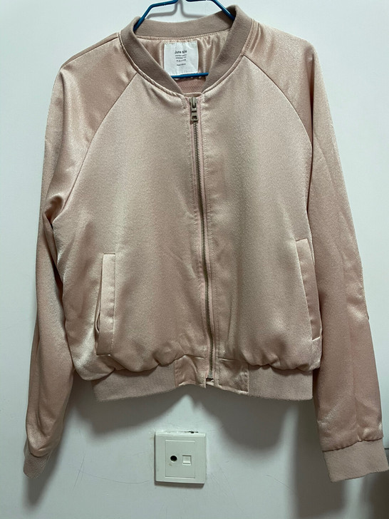 韩代棒球外套～均码 图片苹果原相机拍的 就...