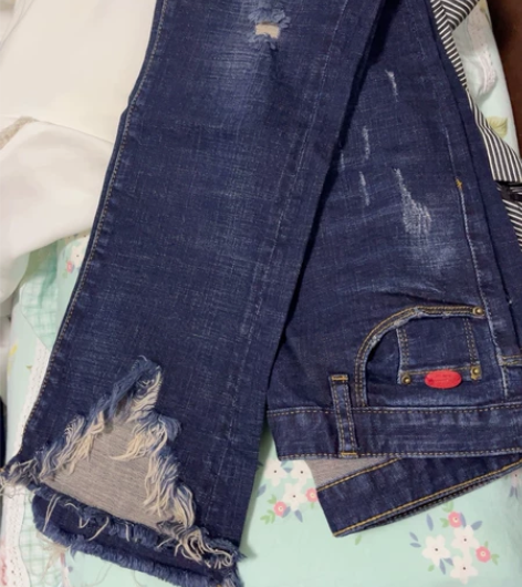 牛仔裤 微喇叭 120斤左右穿 也就穿了...