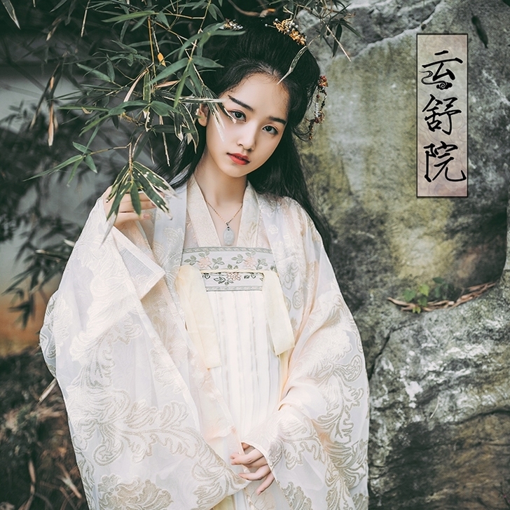 荣姬正版，正正正，全新L码，350包邮，不...