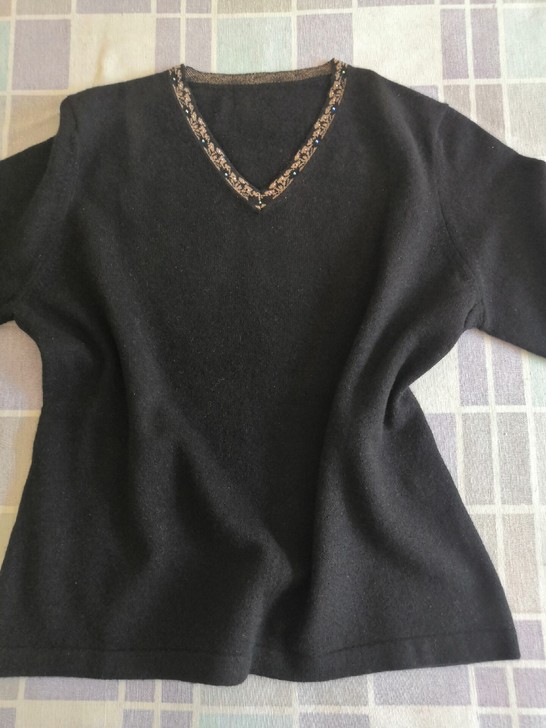 100%纯羊绒花边女小V领时尚针织羊绒衫