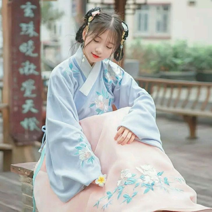 清衣柜【汉服】汉尚华莲秋冬款毛呢 绣花交领...